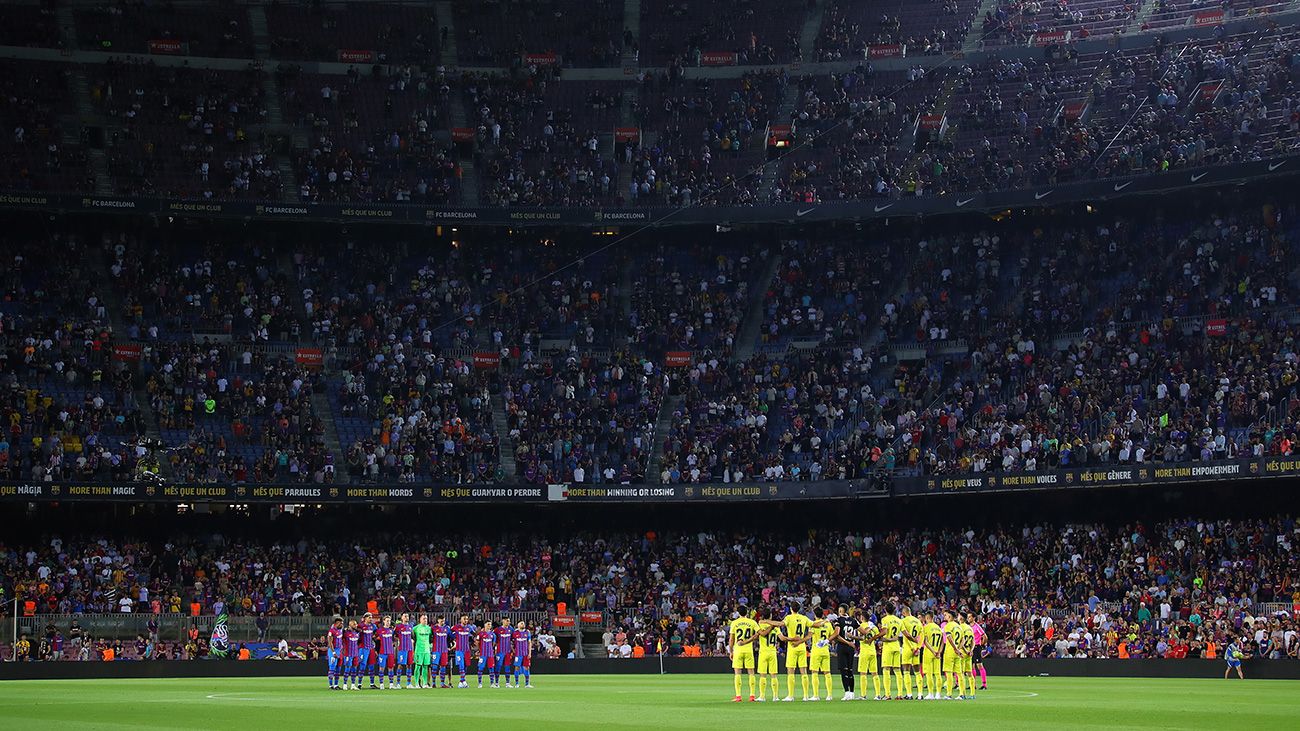 El Camp Nou en un minuto de silencio