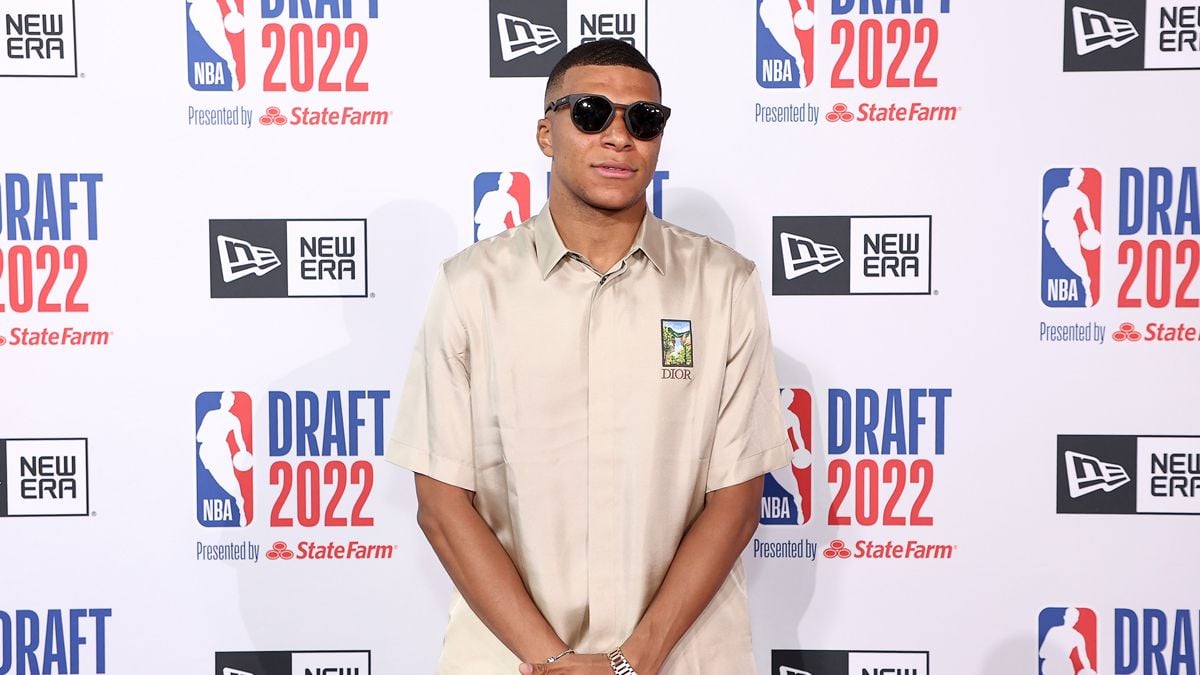 Kylian Mbappé en la alfombra roja durante el Draft de la NBA 2022