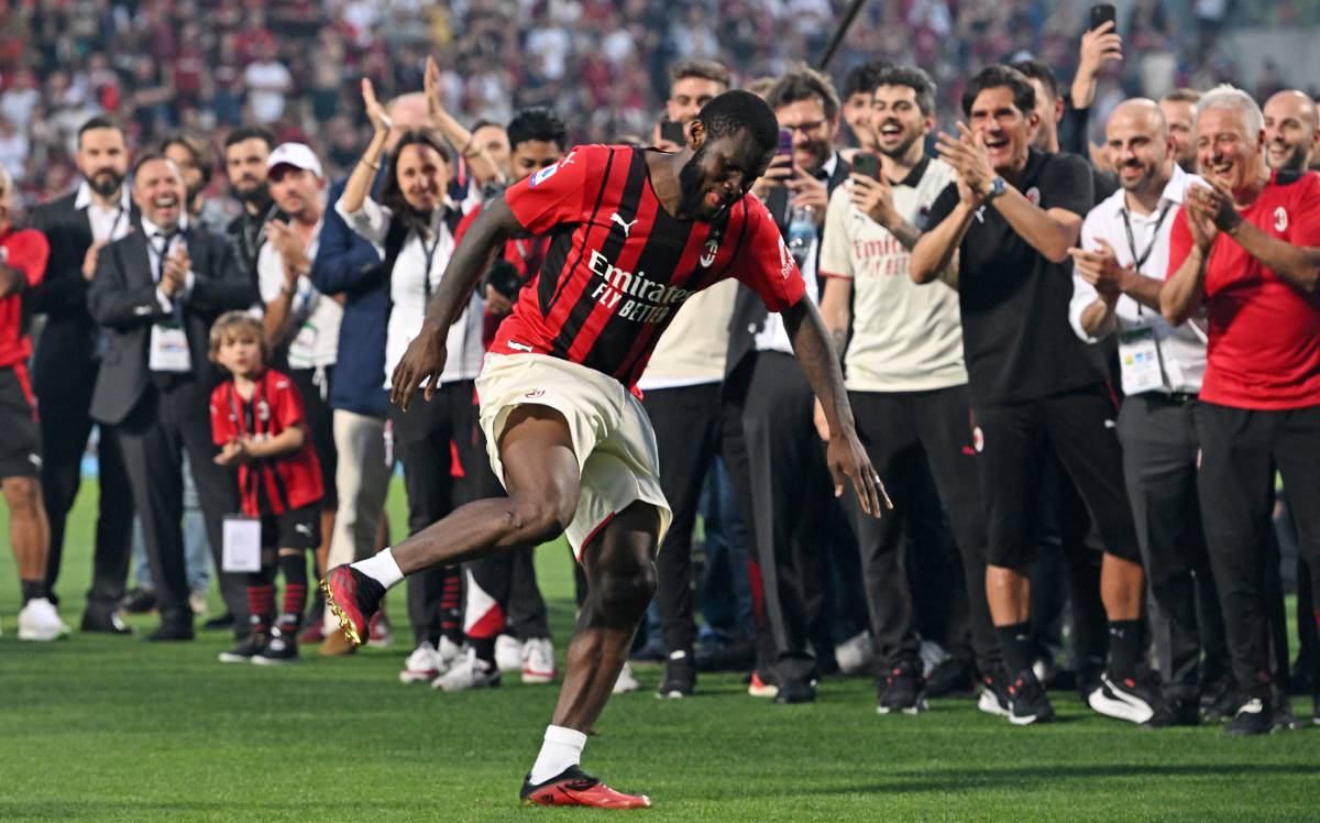 Kessié festeja el título de la Serie A