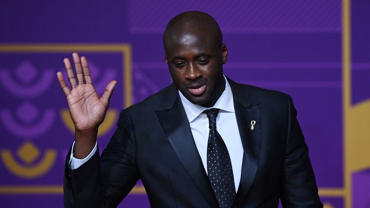 Yaya Touré en la gala del sorteo del Mundial 2022