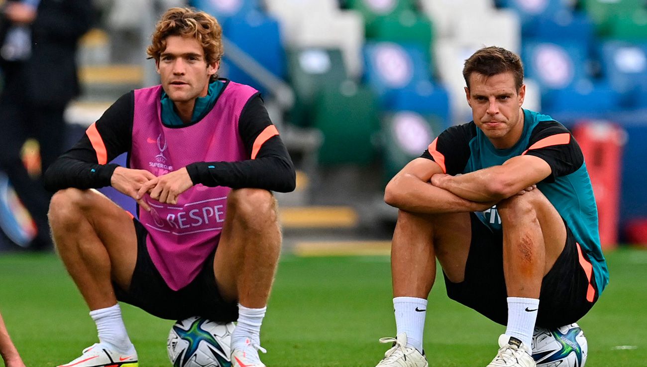 Marcos Alonso y César Azpilicueta en un entrenamiento del Chelsea