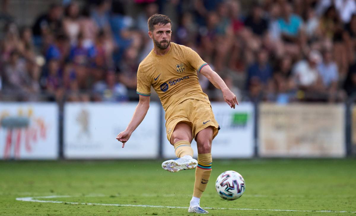 Pjanic, en un partido ante el Olot