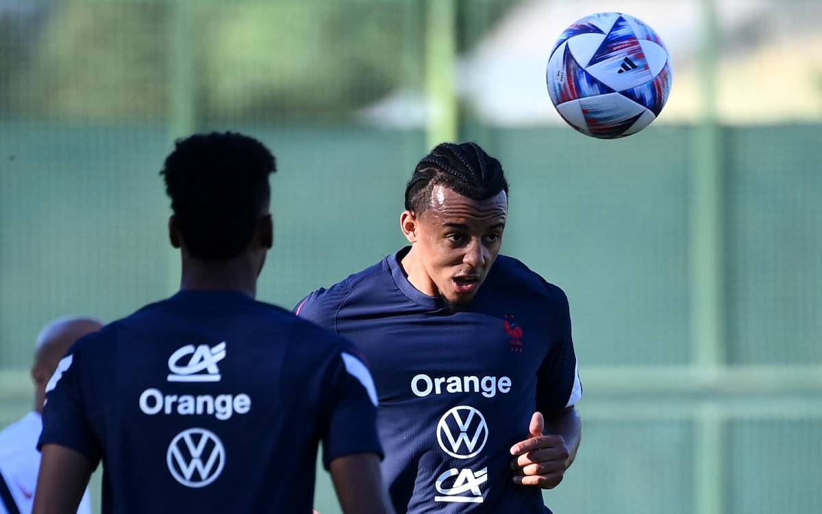 Koundé trains with the french national team