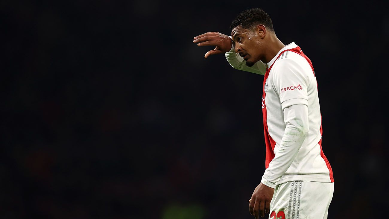 Sebastien Haller en un partido con el Ajax