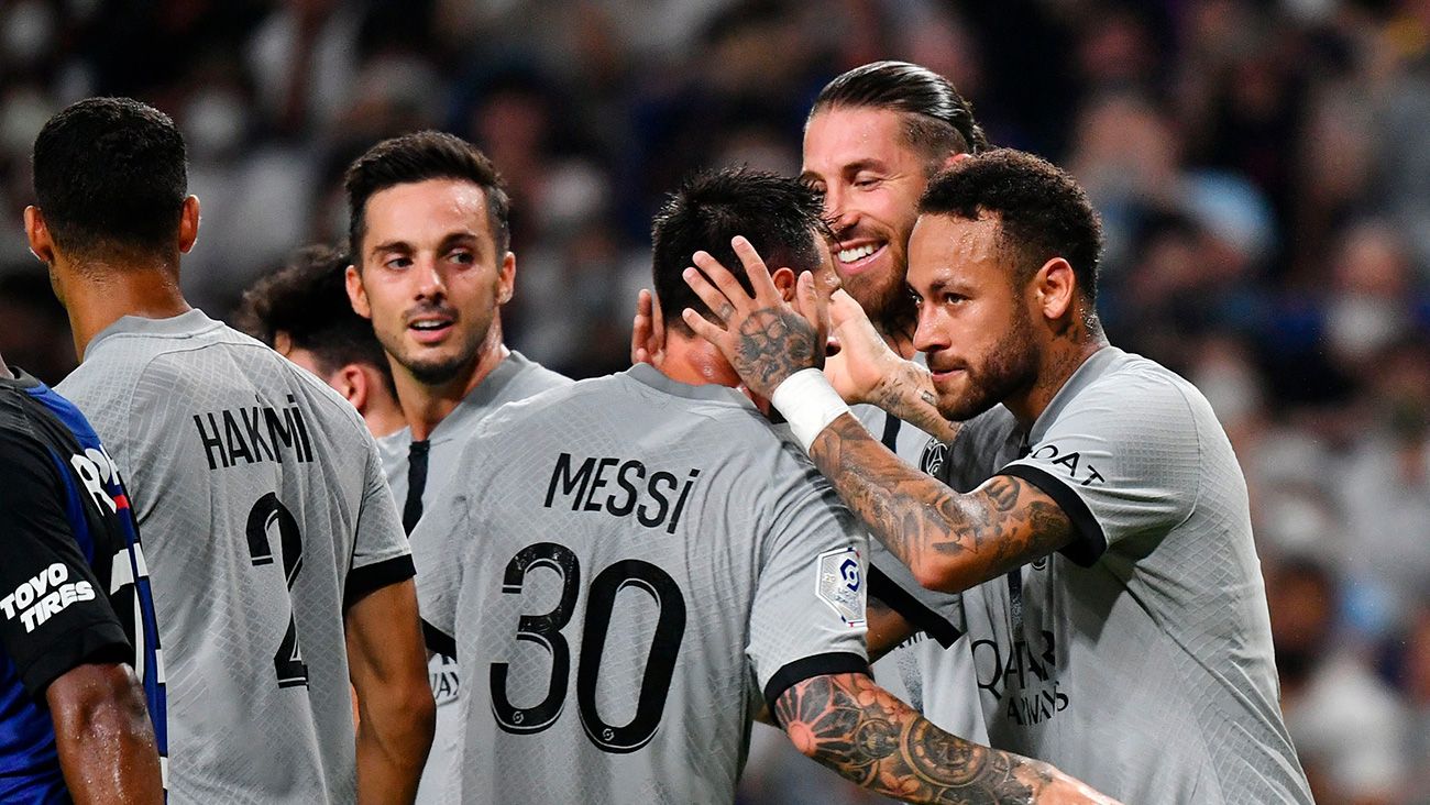 PSG players celebrate a goal