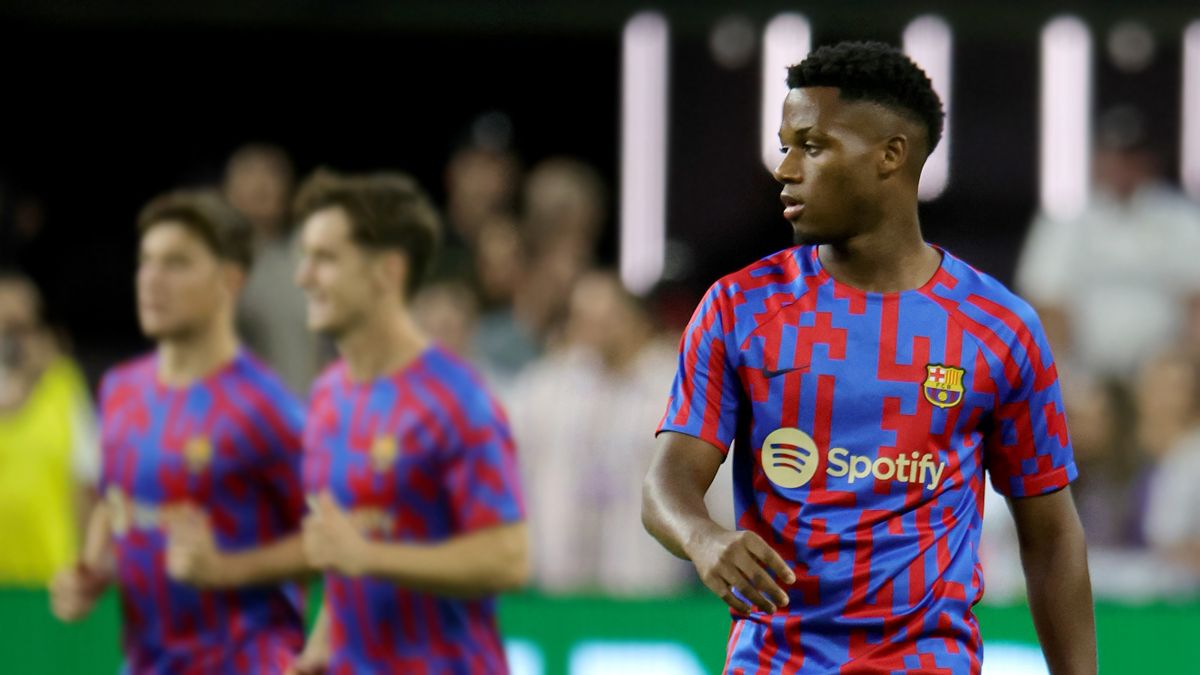 Ansu Fati durante un calentamiento con el Barça