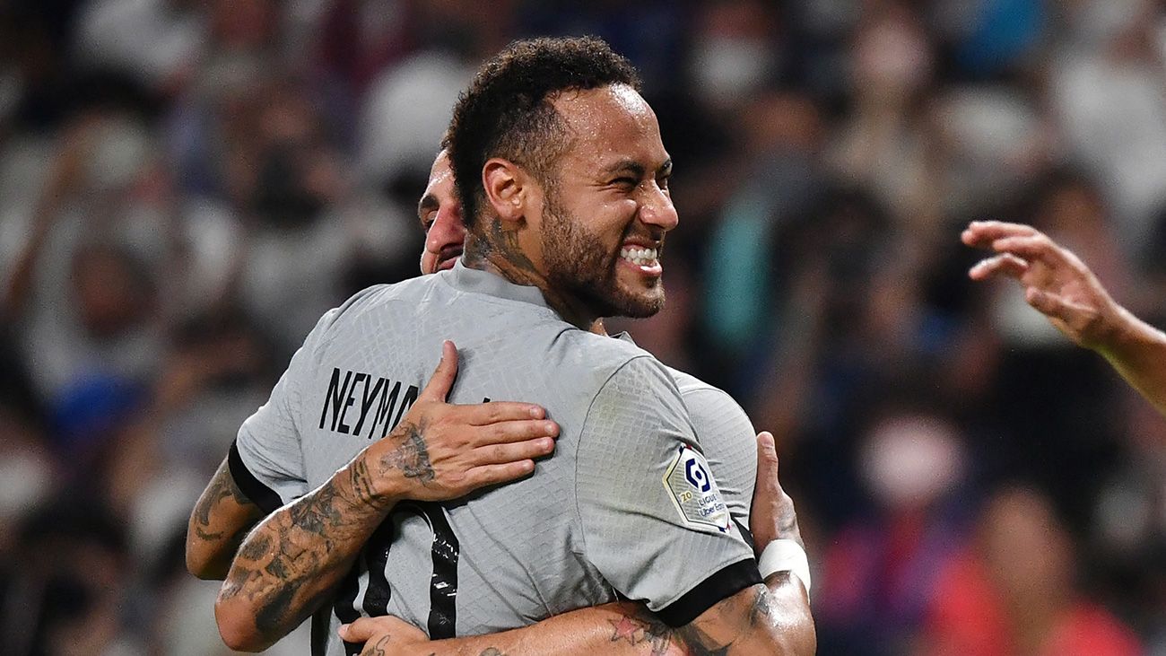 Neymar smiling at a teammate