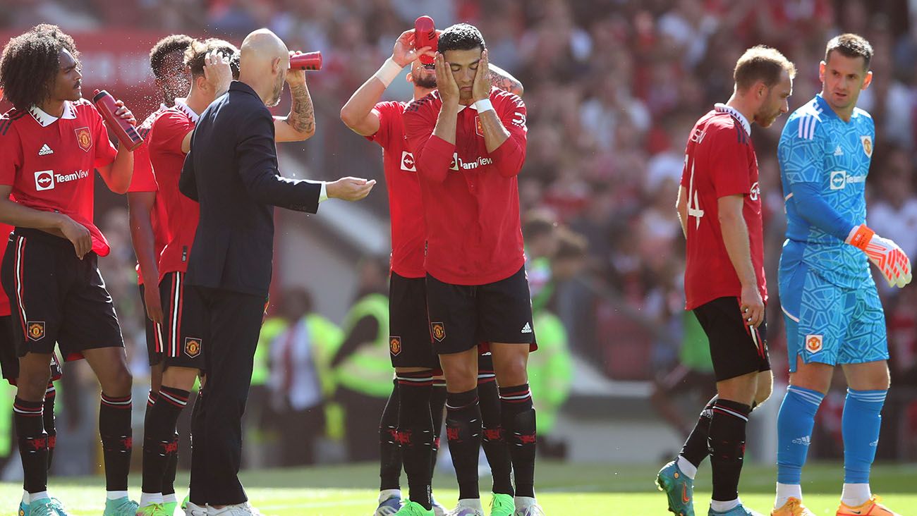 Cristiano talks with Erik ten Hag in the friendly against Rayo (1-1)