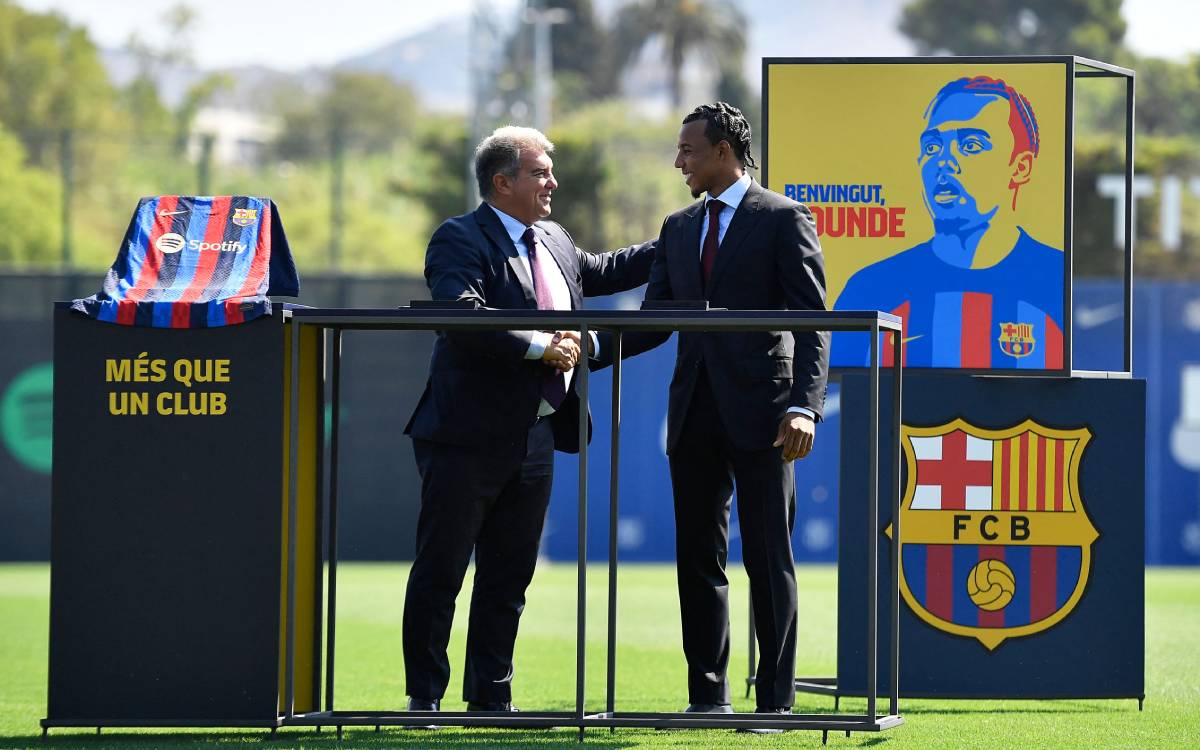 Jules Koundé and Joan Laporta