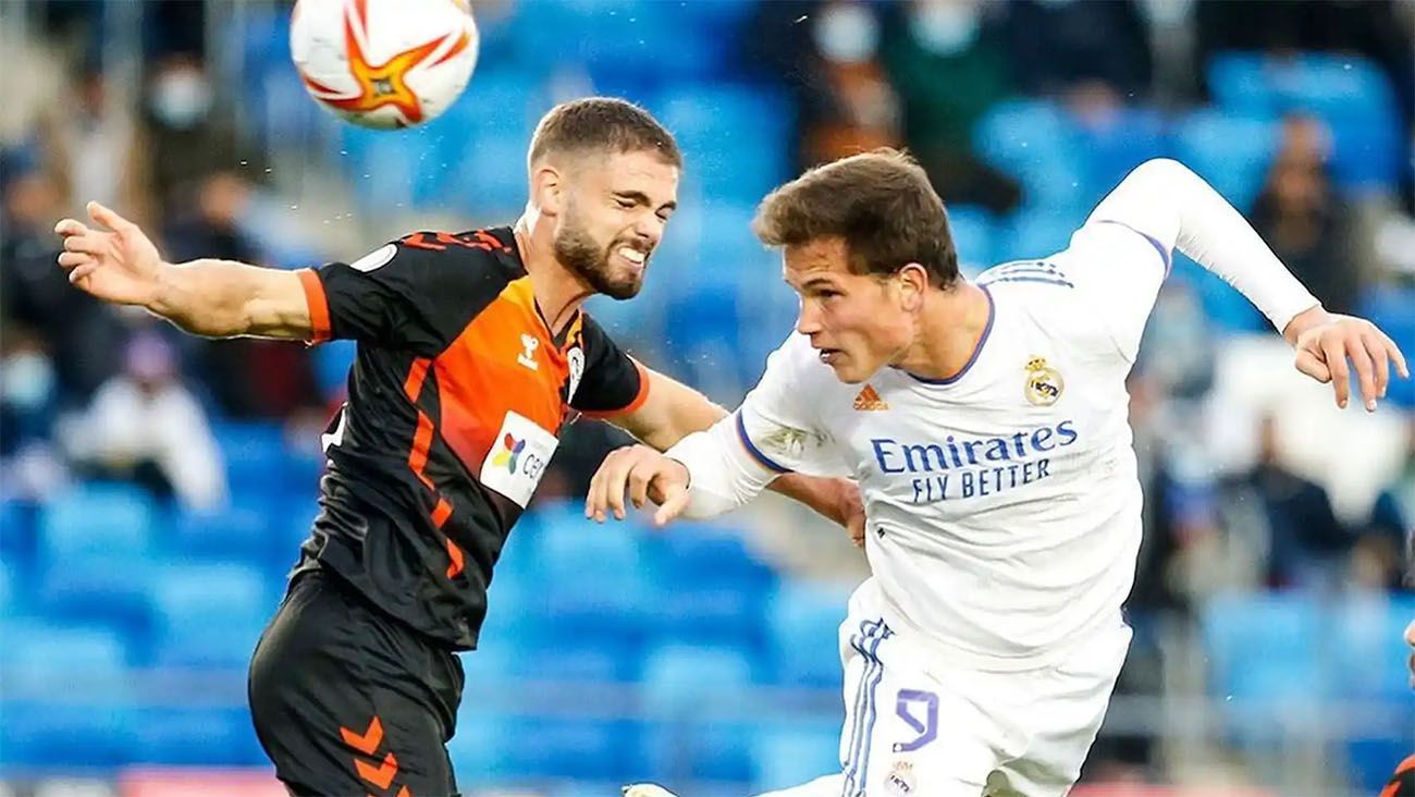 Juanmi Latasa in a match with Castilla