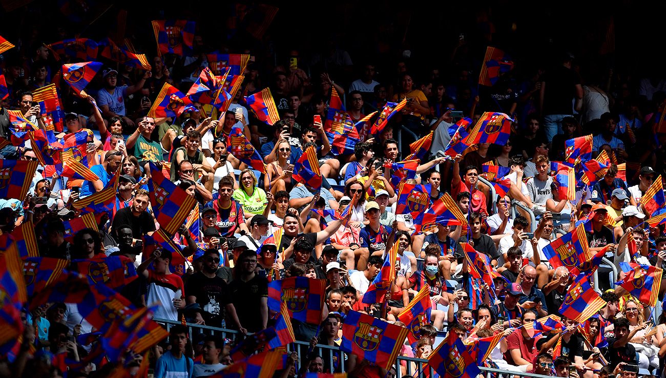 Público en el Camp Nou