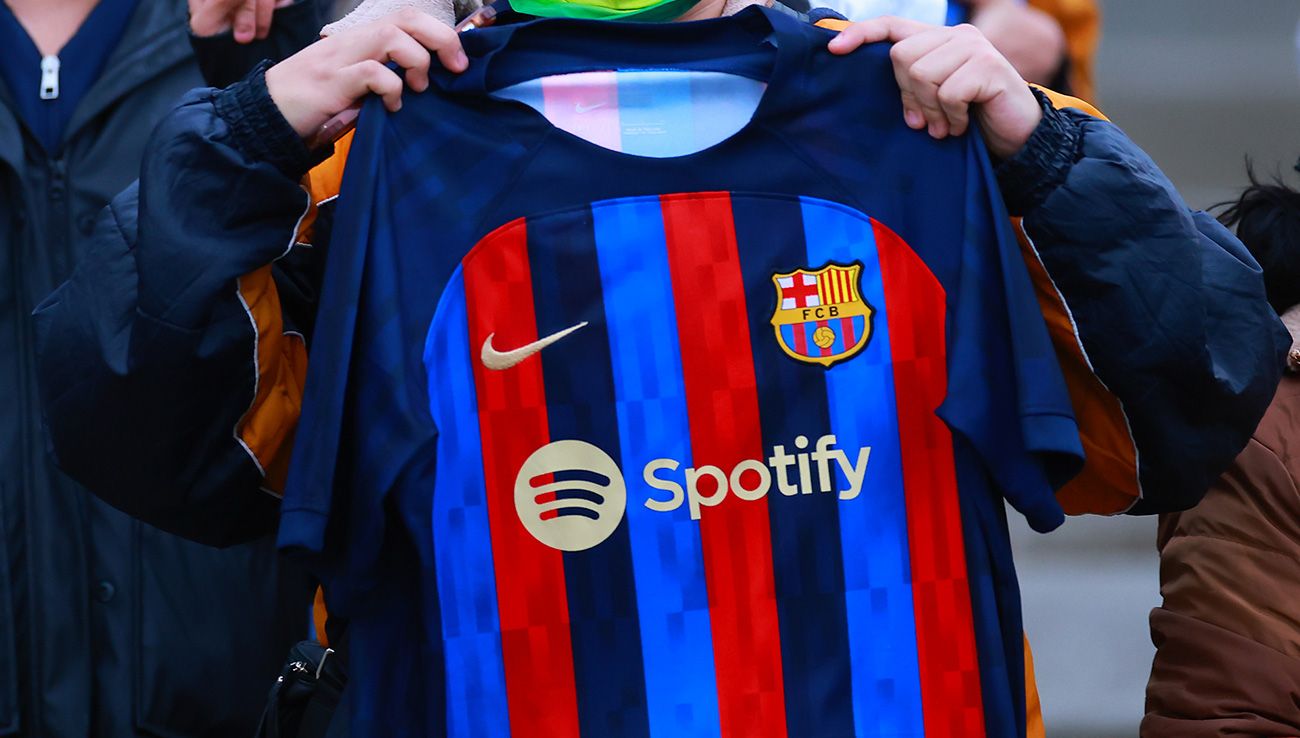 deze buitenste Bengelen Madness with the sales of the first equipación of the Barça