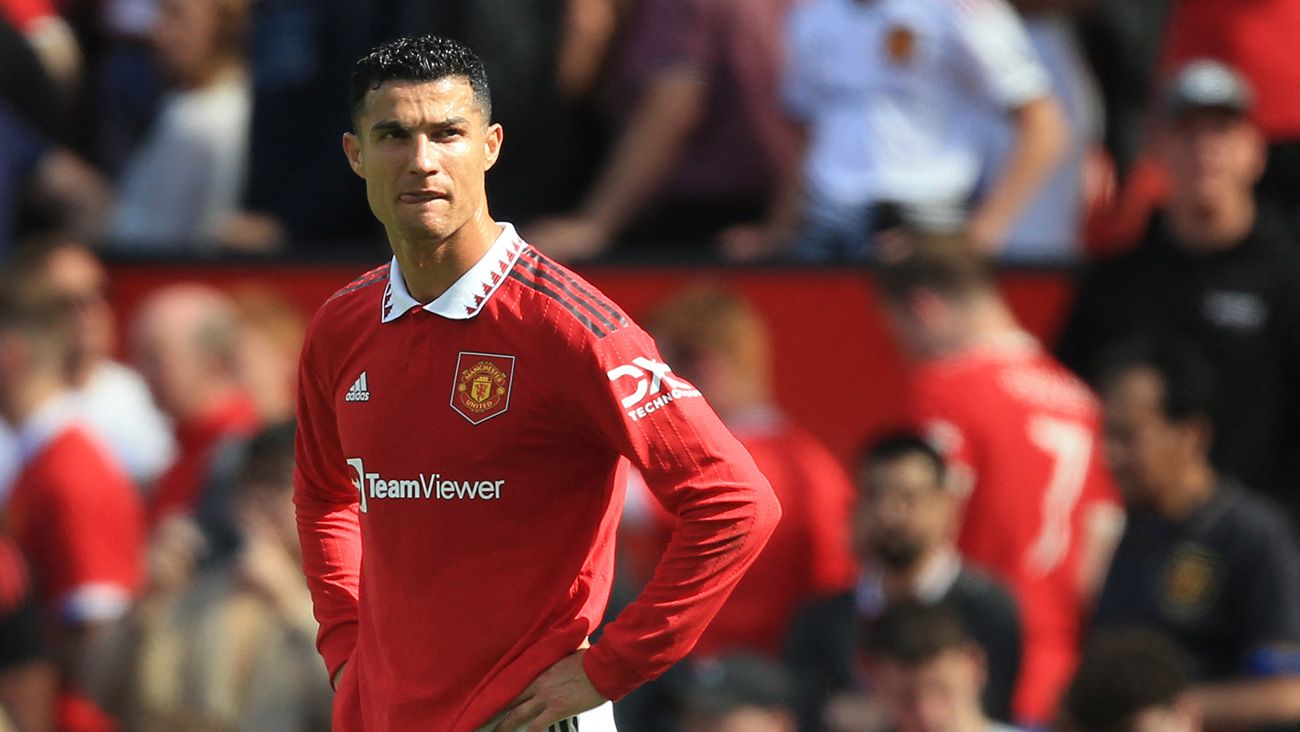 Cristiano Ronaldo looking at the stands