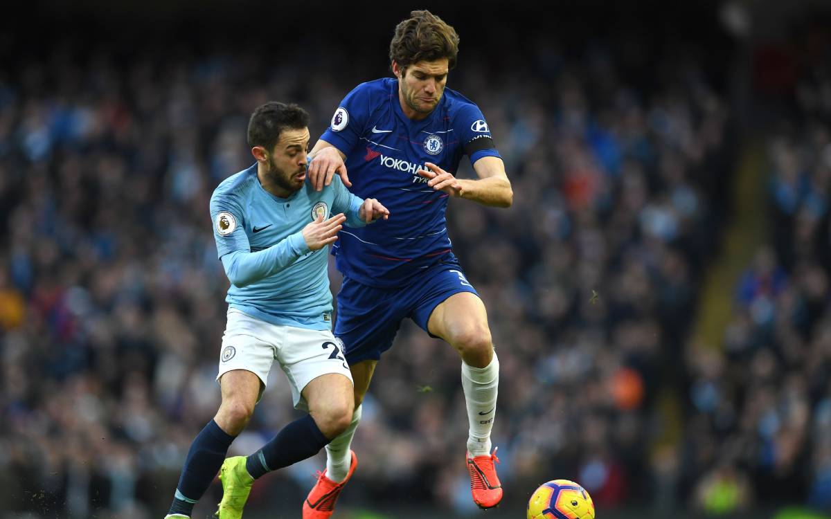 Bernardo Silva y Marcos Alonso en un City-Chelsea