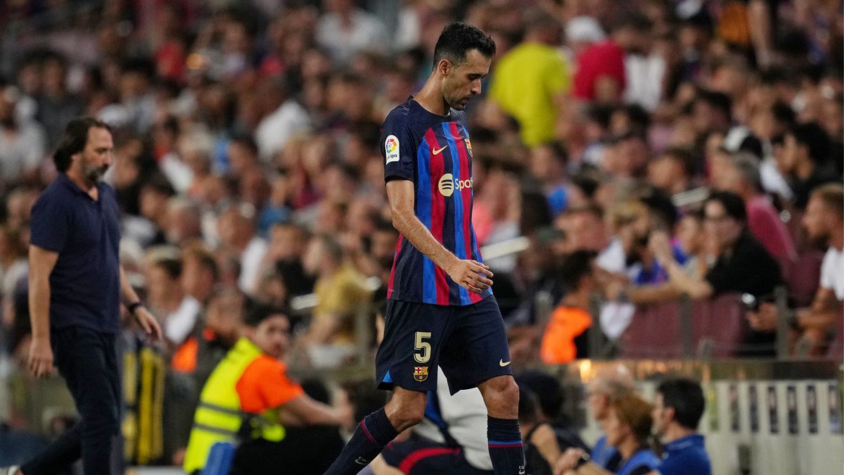 Sergio Busquets abandona el campo tras ser expulsado