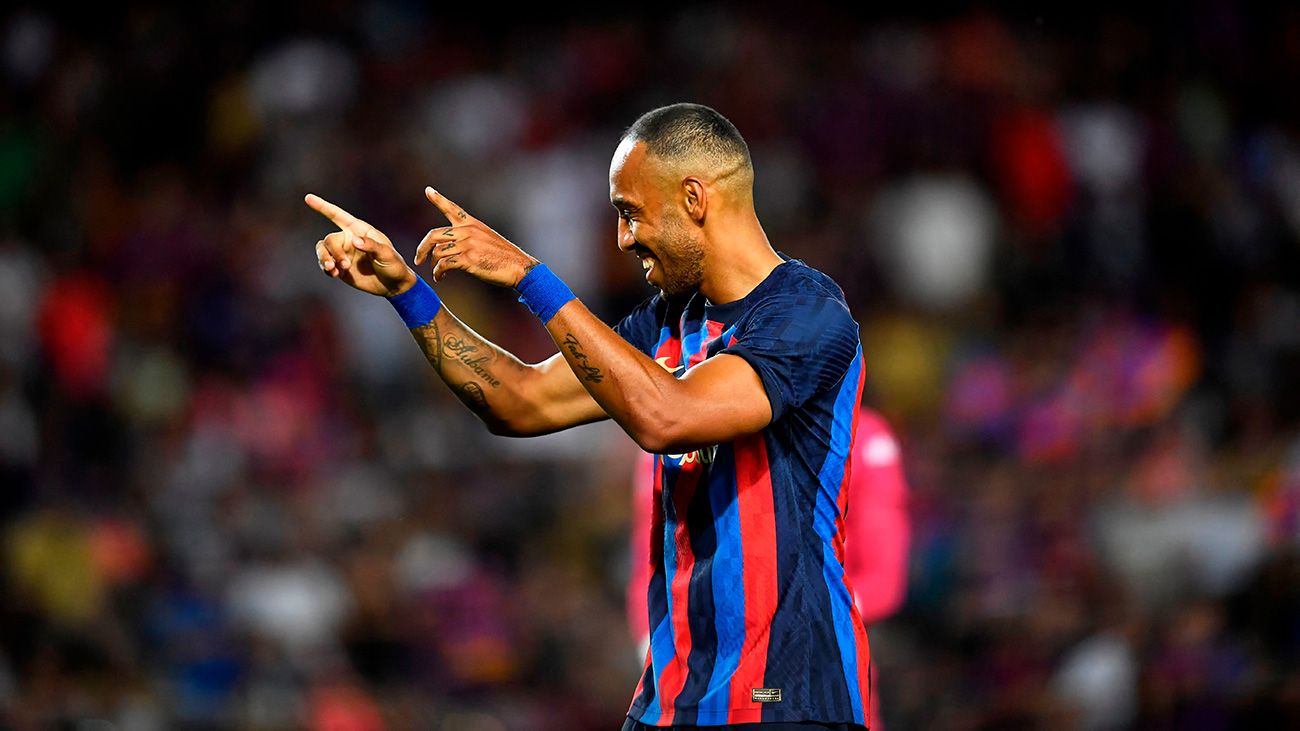 Aubameyang celebrando ante el Pumas