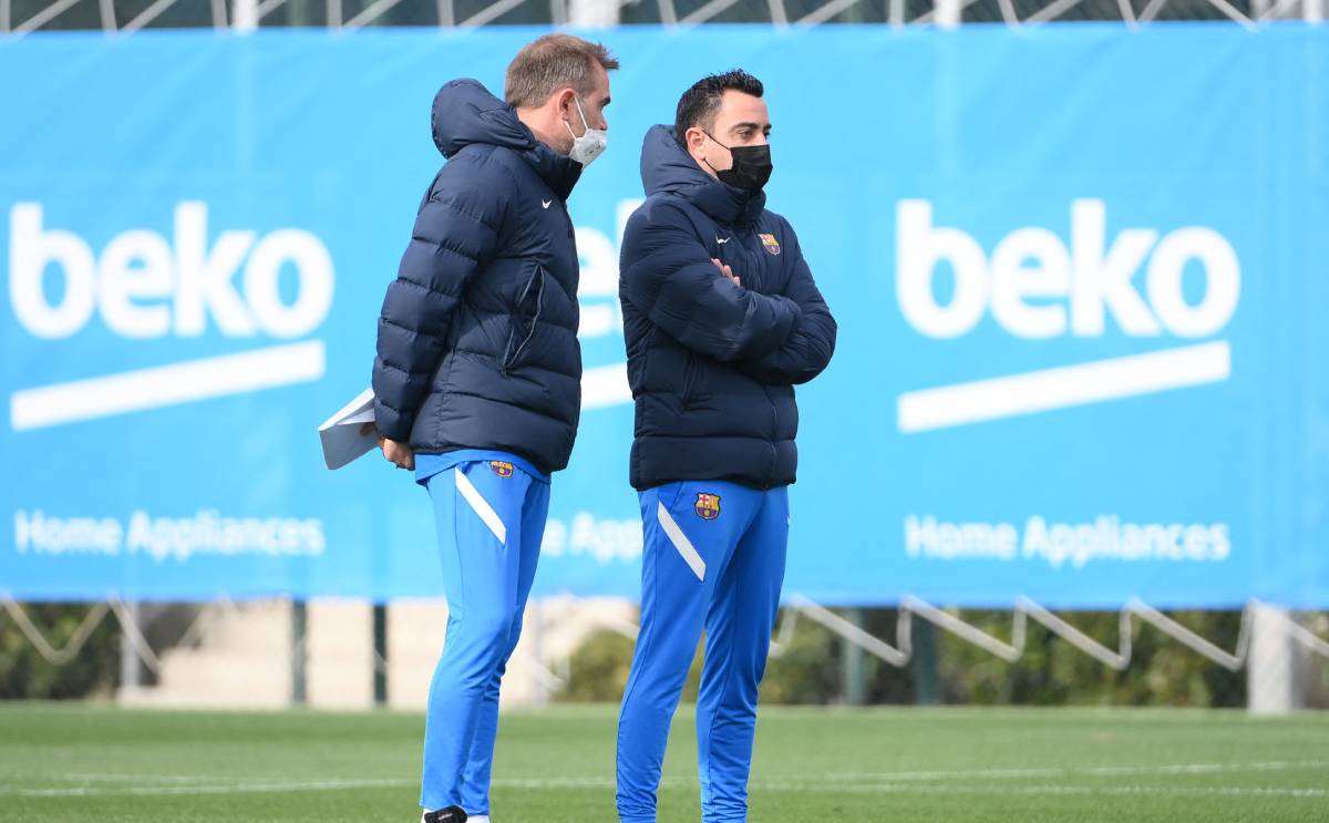 Xavi dirige una sesión de entrenamientos del Barça