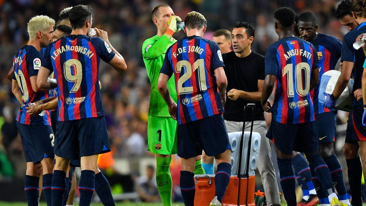 Xavi discute con sus jugadores en el Barça vs Rayo de LaLiga