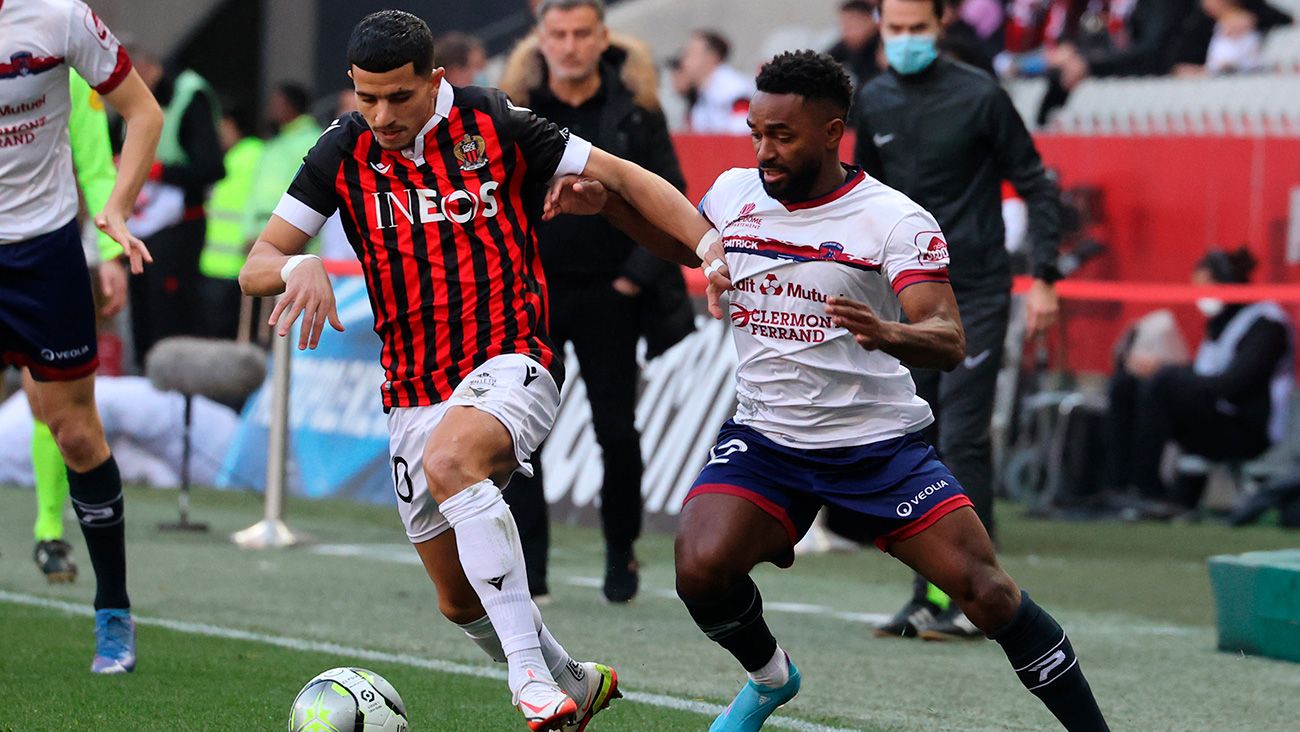 Youcef  Atal, en un partido con el Niza en Ligue1