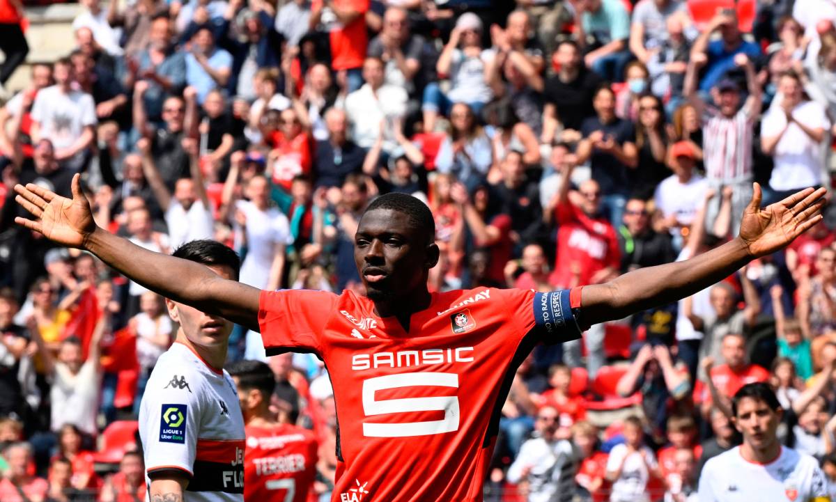 Hamari Traoré celebrates after scoring v Lorient