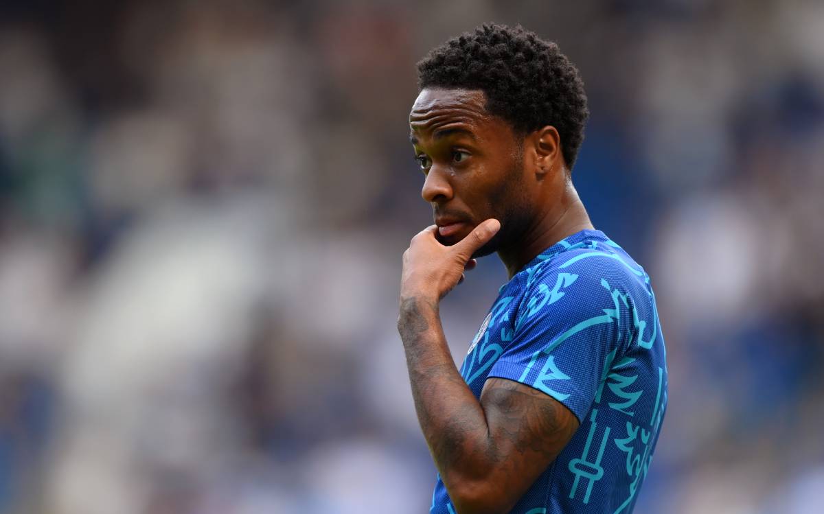 Sterling calienta antes de un partido ante el Tottenham
