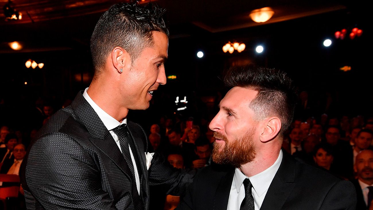Cristiano y Messi durante una ceremonia de la FIFA