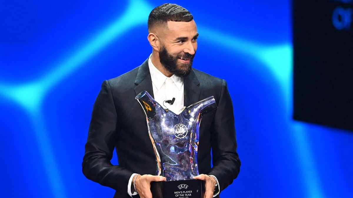 Karim Benzema recibe el premio al Mejor Jugador de la UEFA