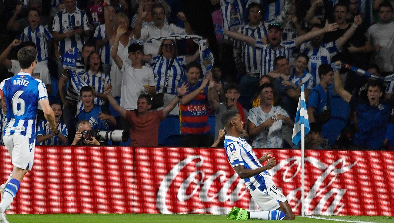 Alexander Isak celebrando un gol con la Real Sociedad