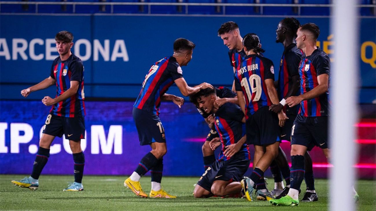 Jugadores del Barça Atlètic festejan el gol de Chadi Riad ante el Castellón (3-2)