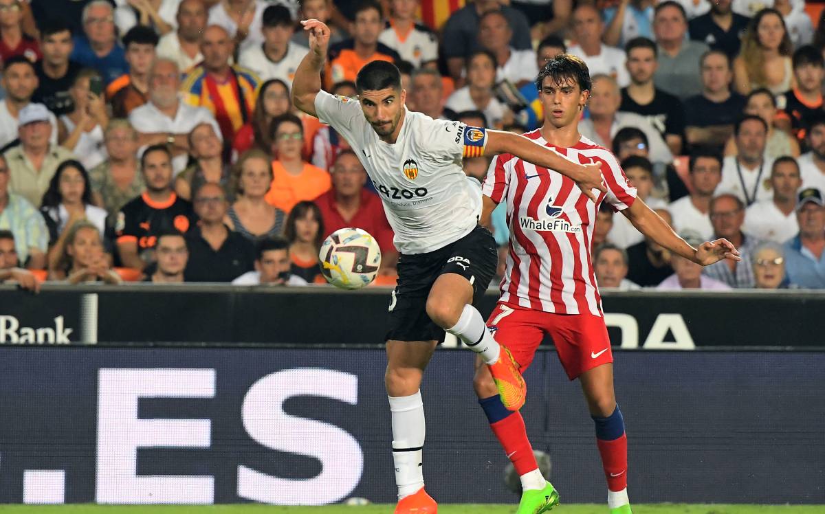 Carlos Soler v Atlético