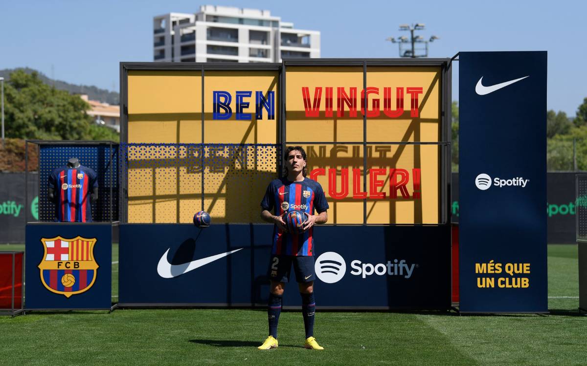 Héctor Bellerín, presentado como nuevo jugador del Barça