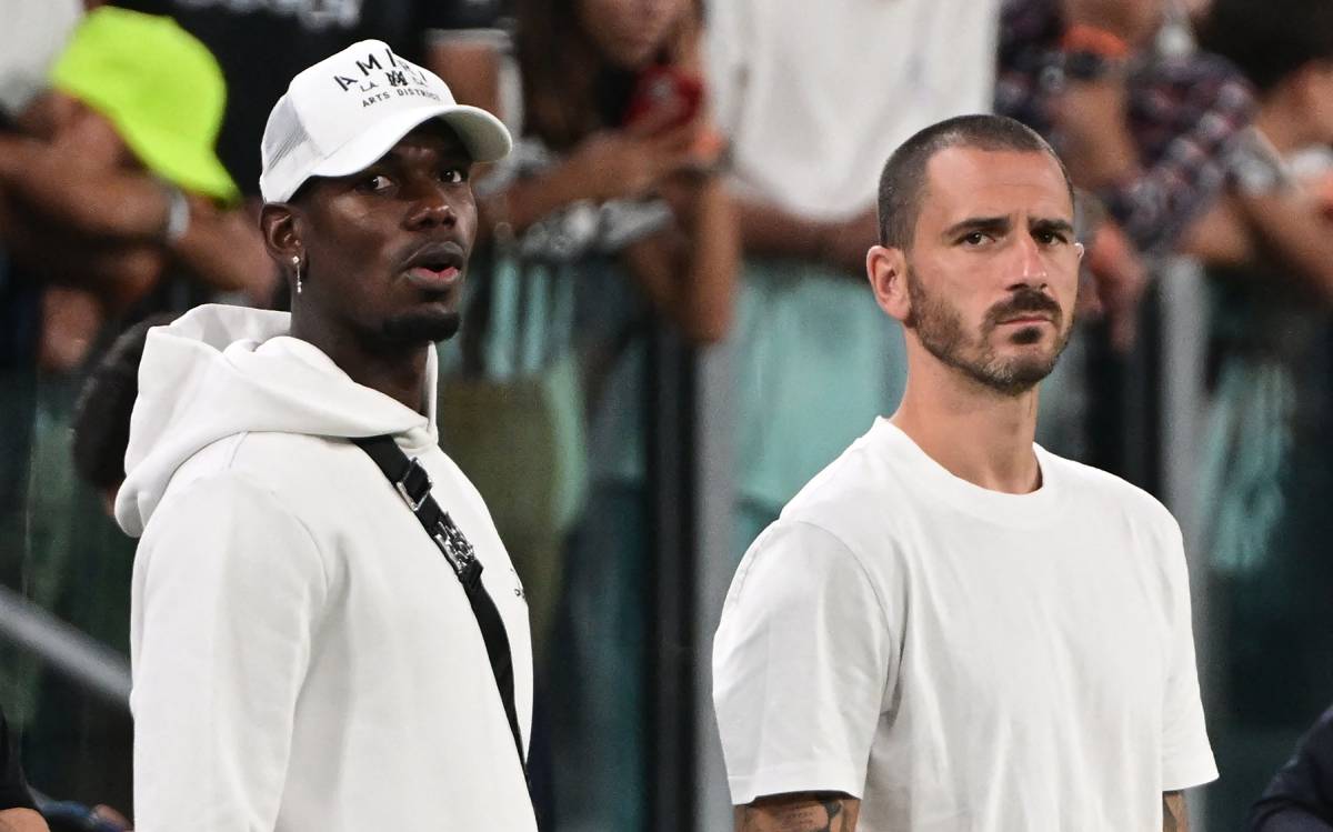 Pogba and Bonucci look on prior to the Juve-Spezia