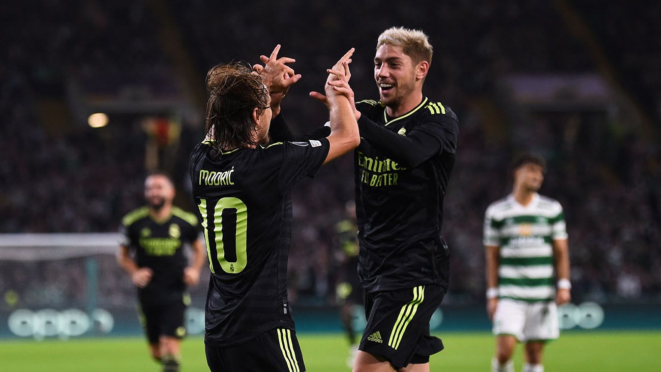 Luka Modric celebrates his goal with Fede Valverde against Celtic (0-2)