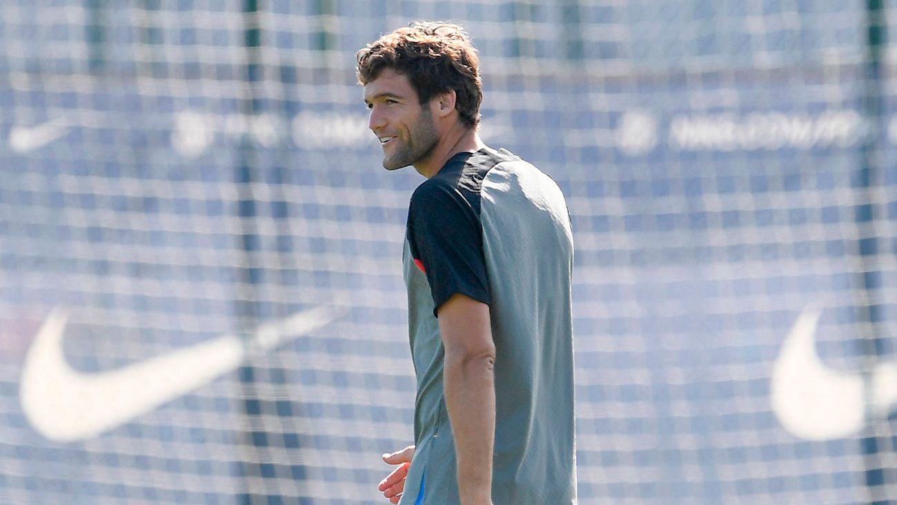 Marcos Alonso entrenando con el Barça