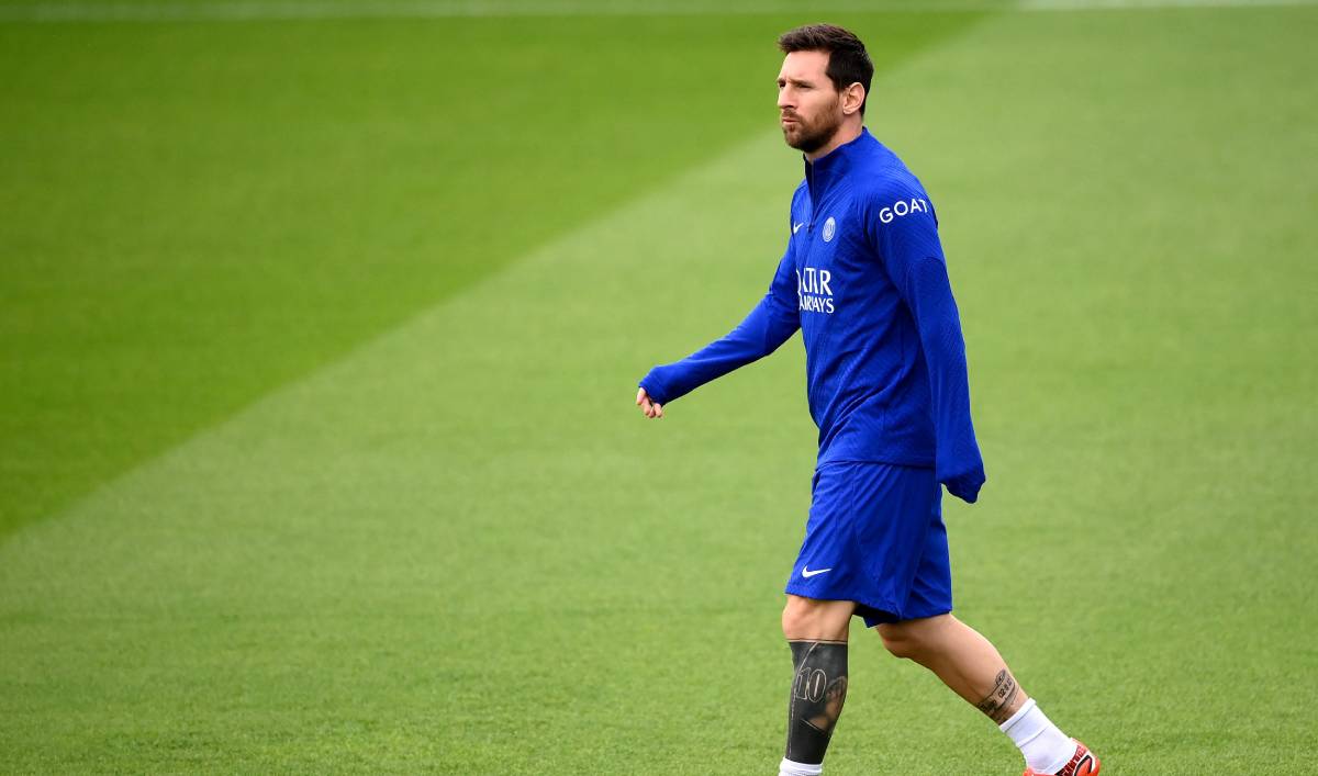 Messi trains with PSG