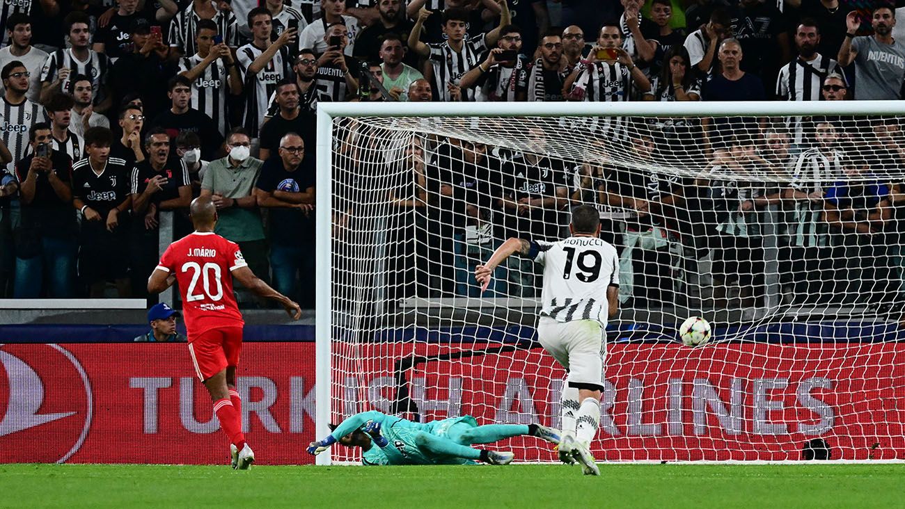 Joao Mário convierte un penalti ante la Juve (2-1)