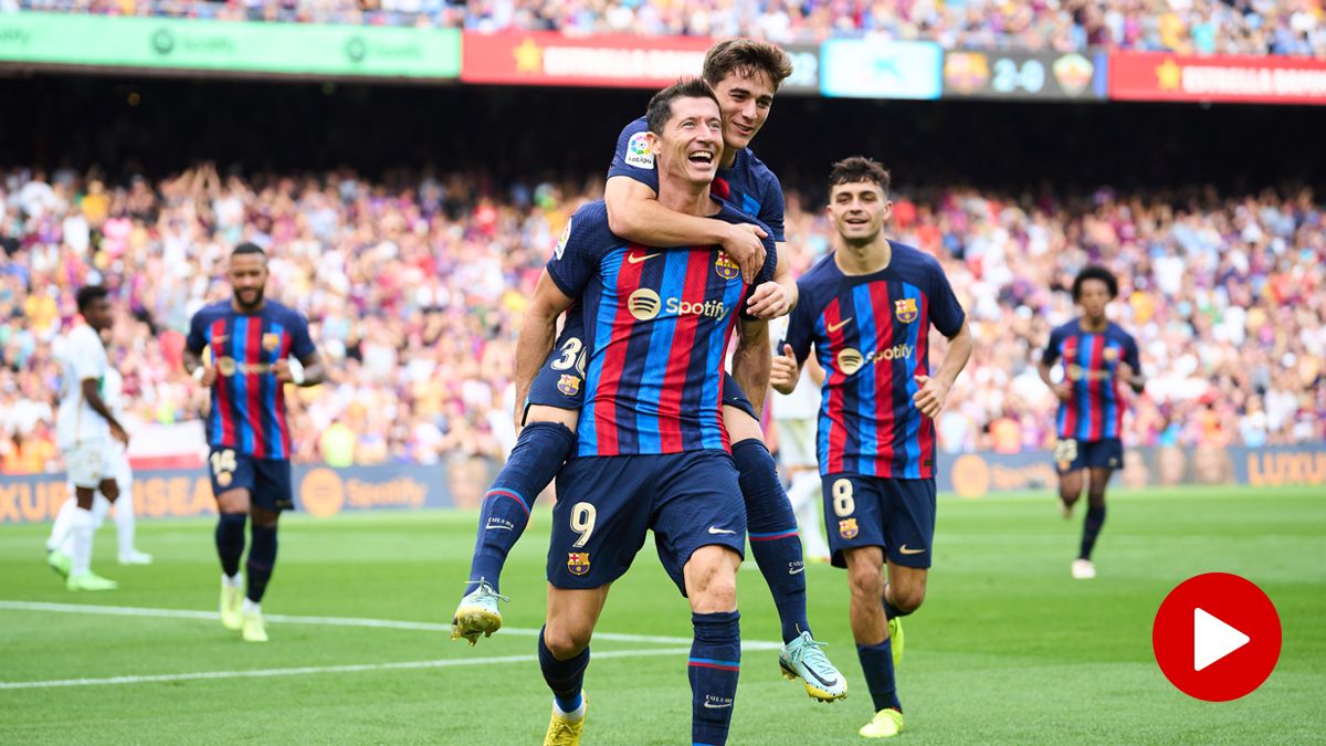 Lewandowski y Gavi celebran un gol en el Spotify Camp Nou