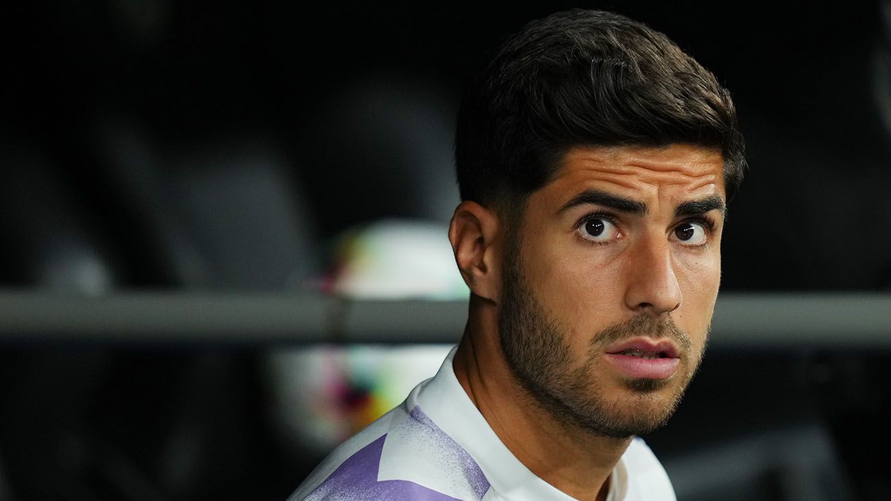 Asensio Follows being on of the table of the Bara