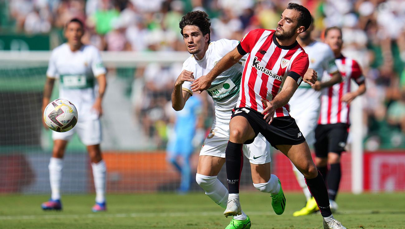 Iñigo Martínez durante un partido con el Athletic 