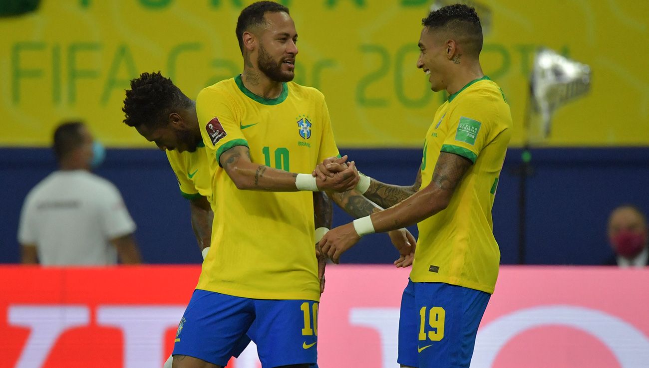 Neymar y Raphinha, celebrando un gol con Brasil