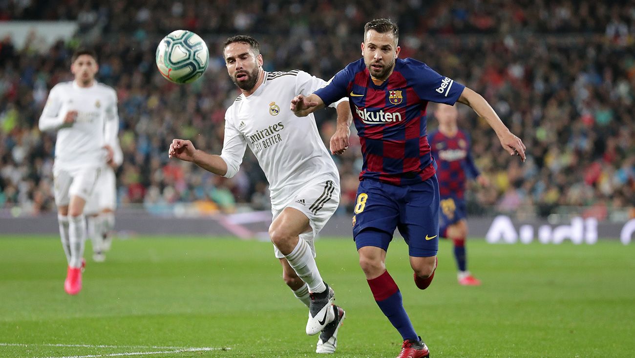 Jordi Alba and Dani Carvajal fighting for a ball