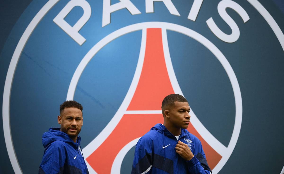 Neymar and Mbappé after PSG v Brest