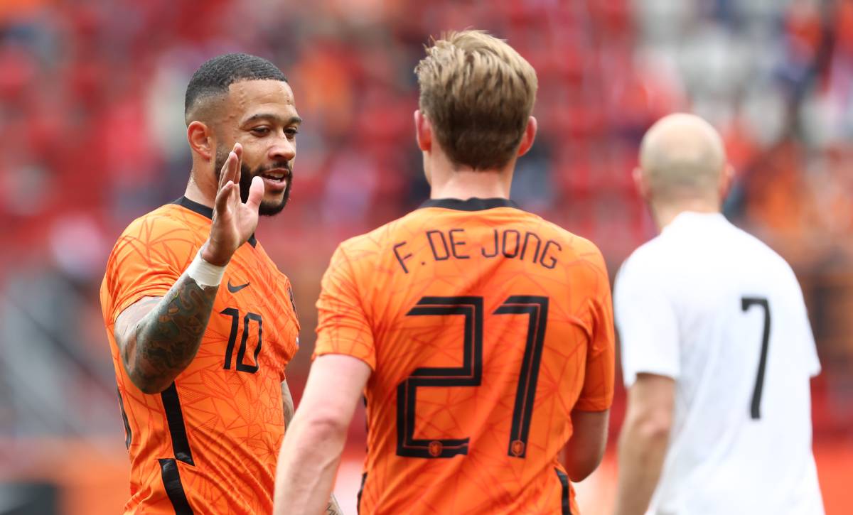 Memphis Depay and Frenkie de Jong with the dutch national team