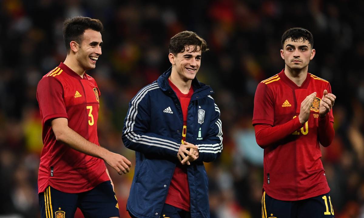 Eric, Gavi y Pedri, tras un partido de la selección española