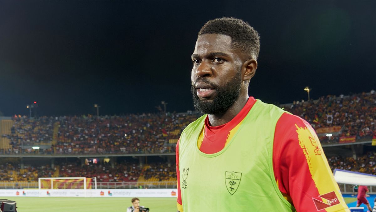 Samuel Umtiti en un calentamiento con el Lecce