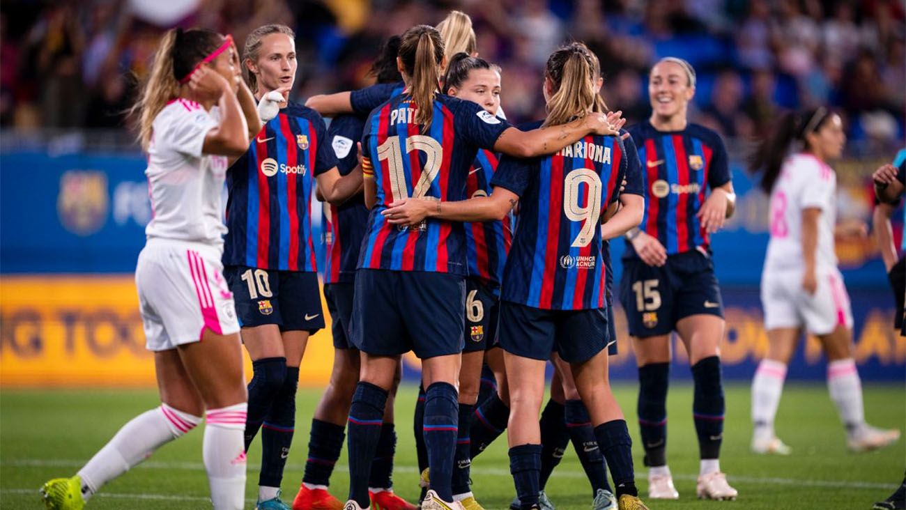 Jugadoras del FC Barcelona Femenino celebran la goleada ante el Madrid CFF (7-0)
