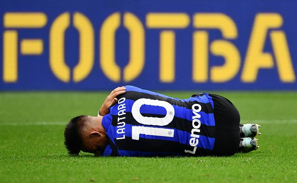 Lautaro Martinez reacts after being tackled durig Inter v Roma