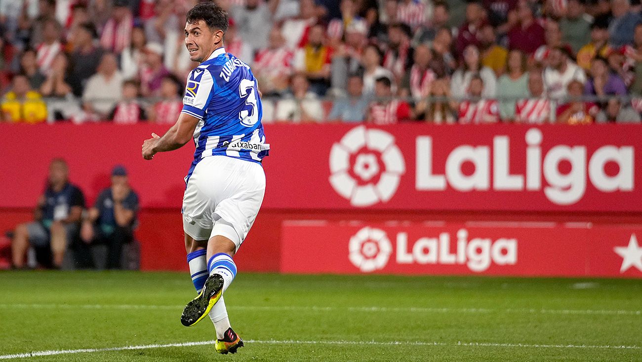 Martín Zubimendi, durante un partido con la Real Sociedad