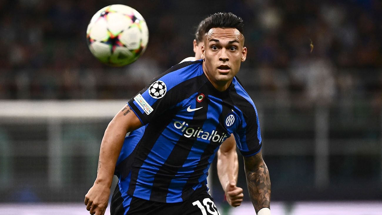 Lautaro Martínez in a Champions League match with Inter