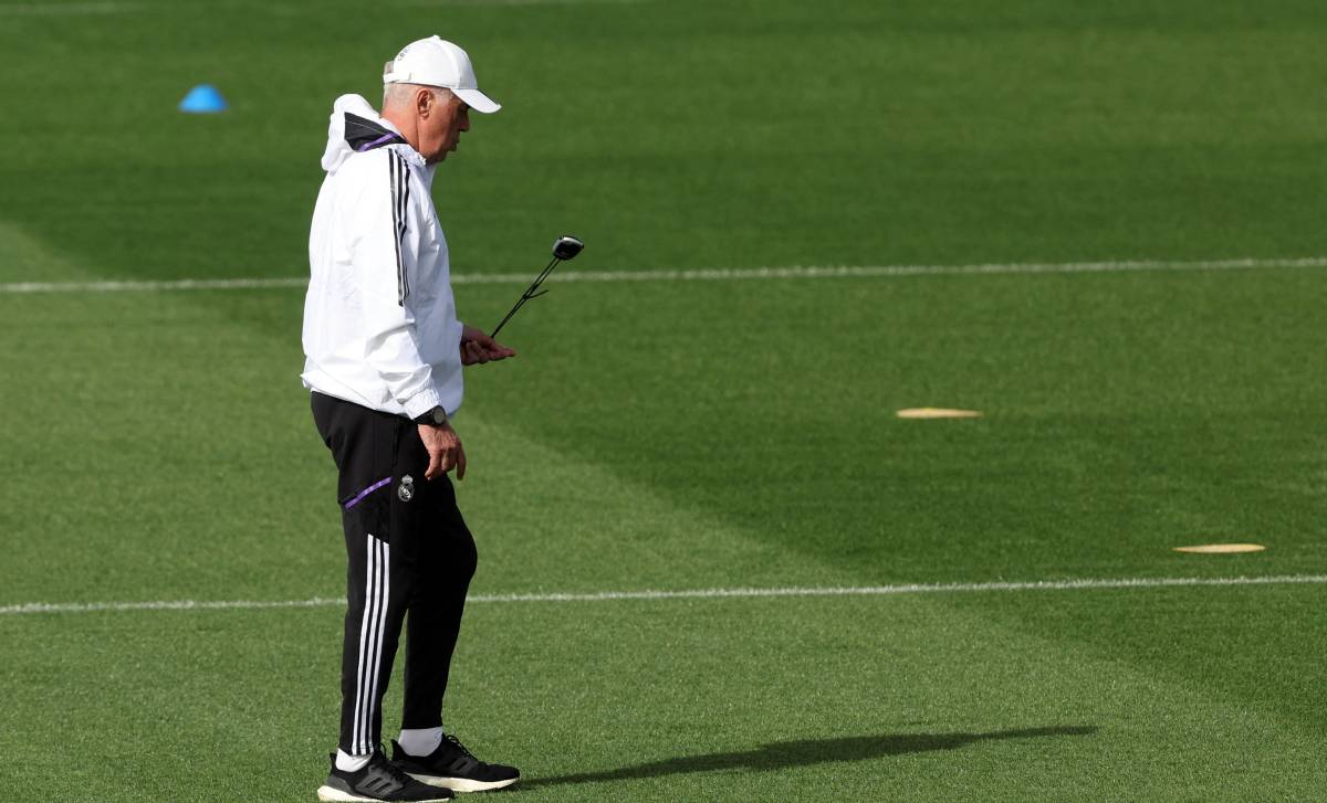 Ancelotti dirige un entrenamiento del Real Madrid
